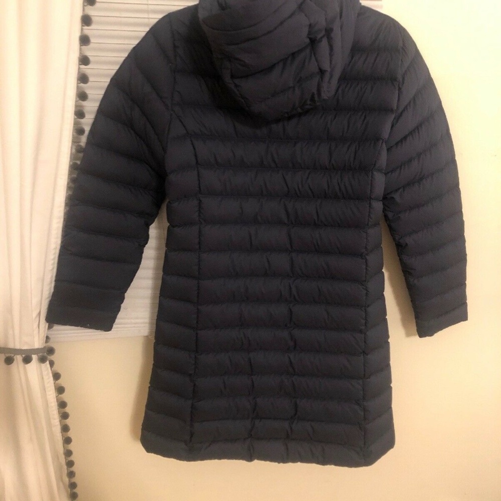 PATAGONIA Women’s Silent Down Hooded Parka Navy Bl - Picture 7 of 7